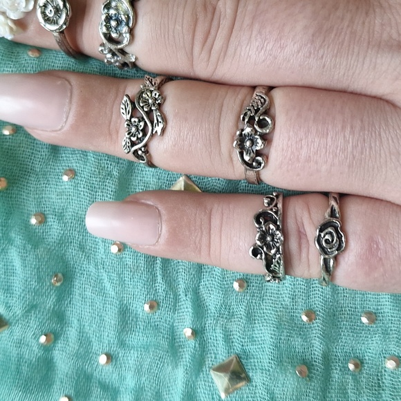 Antique sliver flower rings - Picture 3 of 3